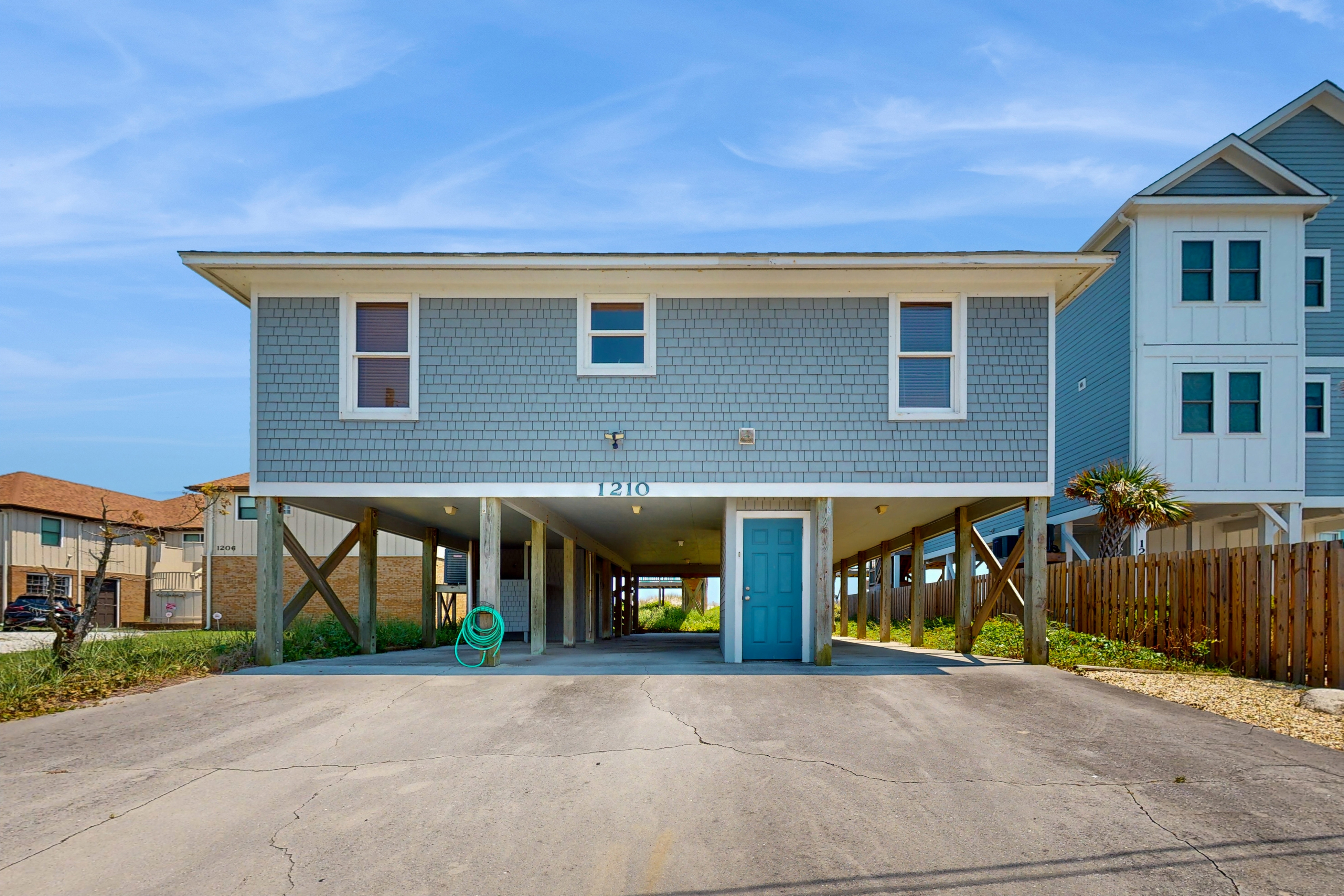 Oceanfront home with Wifi,stunning views and beach access