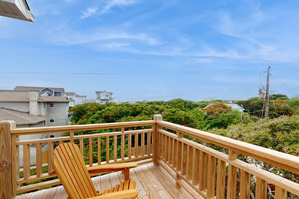 Oceanview home with close proximity to the beach w/balcony