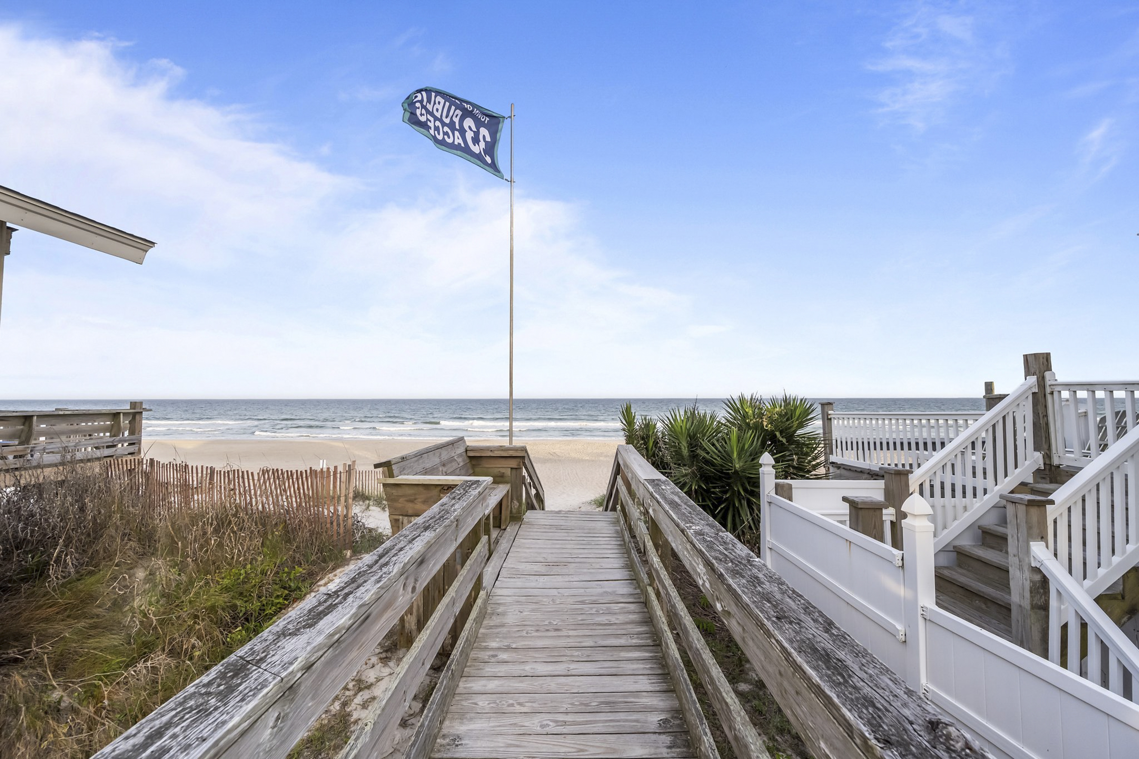 Coastal dog-friendly home with hot tub