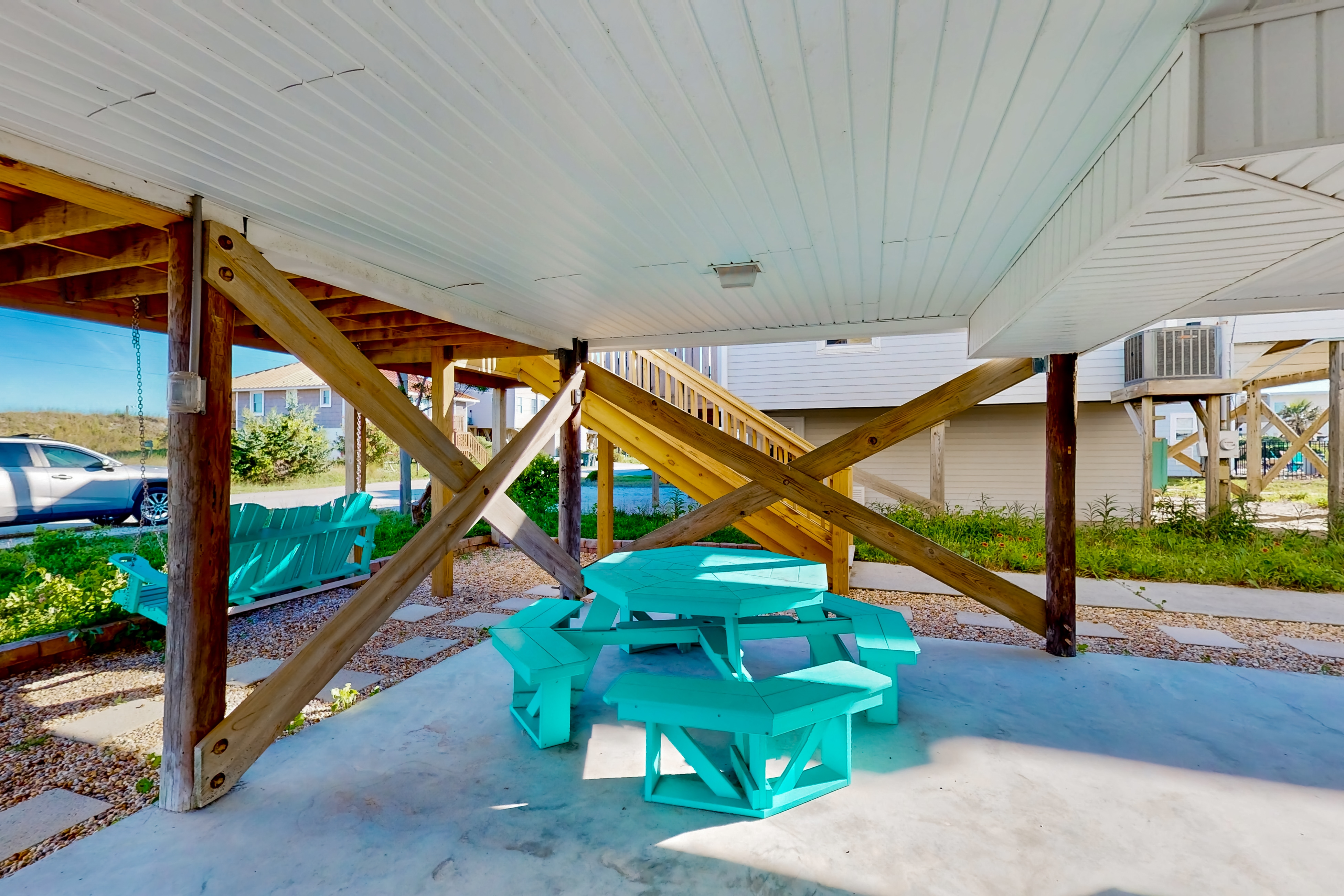 Oceanview home with stunning views, balcony and beach access