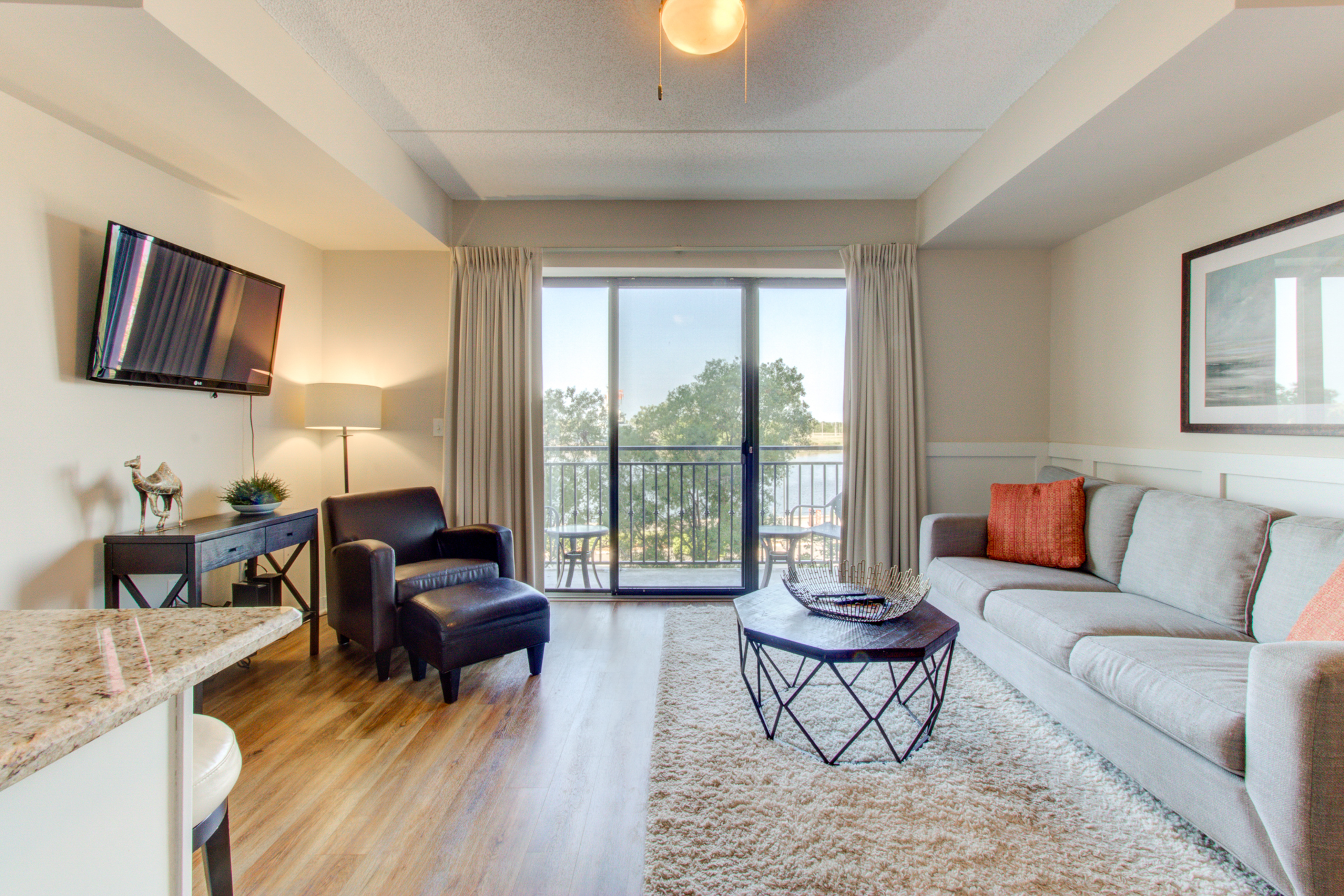 Downtown condo w/balcony view of Cape Fear River & Battleship North Carolina