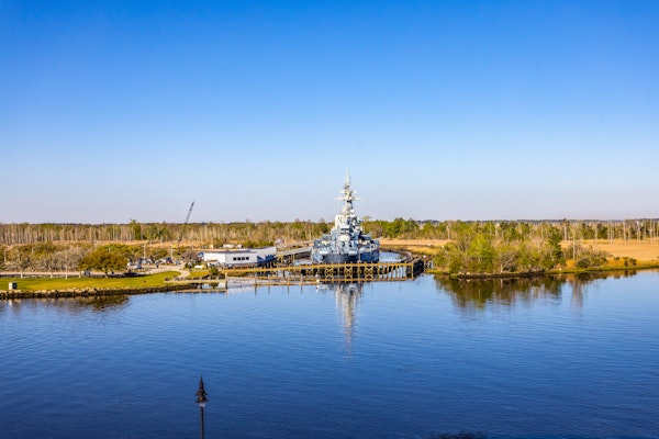Waterfront Historic District suite with river-view balcony & walkable locale
