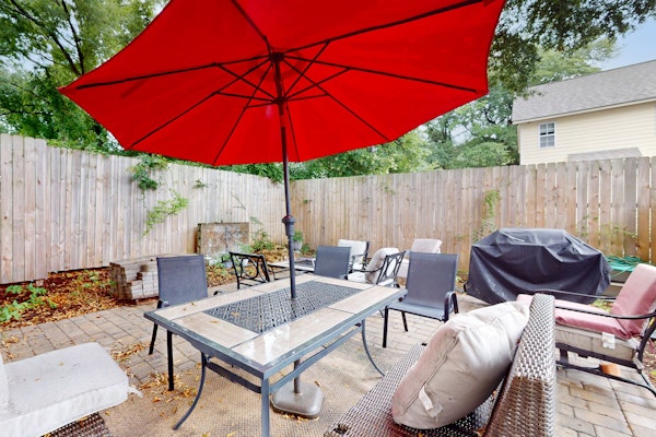 Windy Harbor House with WiFi, AC, kitchen, fenced yard, and grill