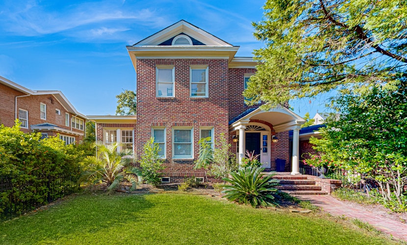 Historic, updated home near downtown with private yard, WiFi, & AC