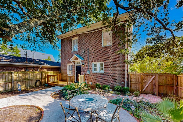 Historic, updated home near downtown with private yard, WiFi, & AC