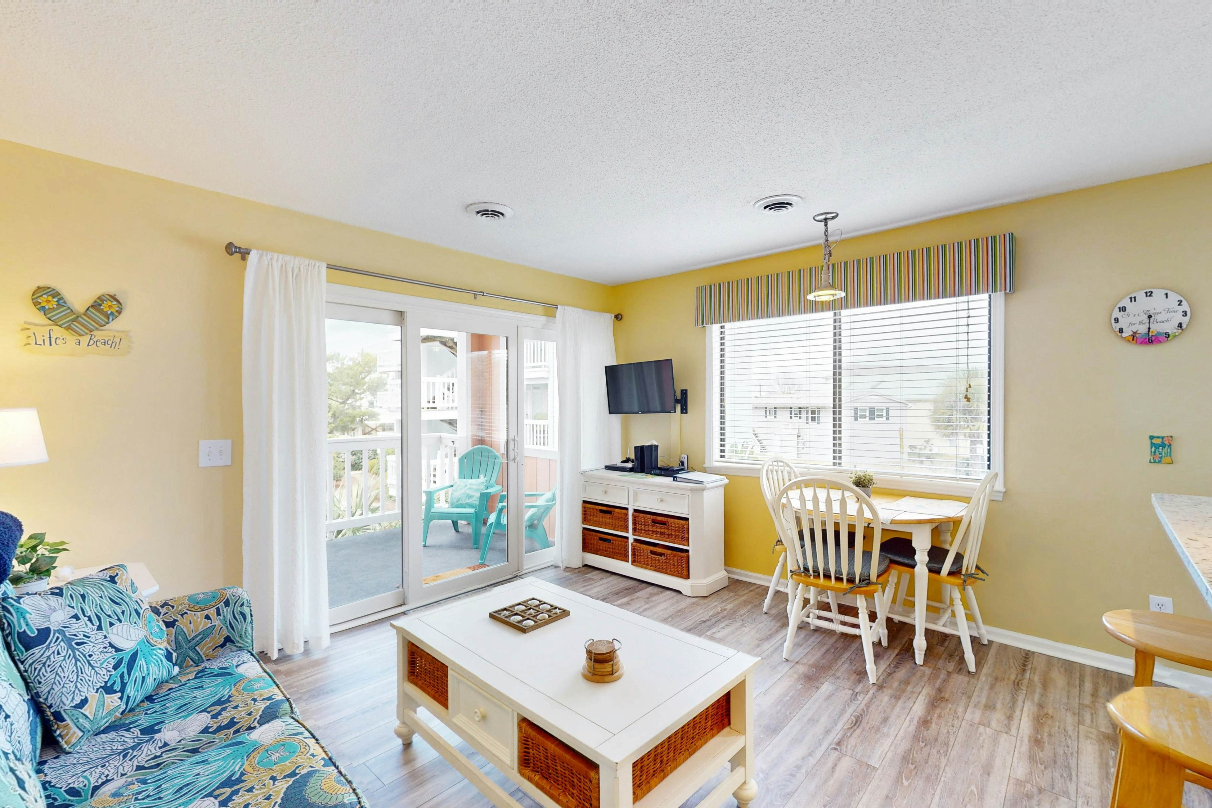 CB05 Cozy Carolina Beach Condo