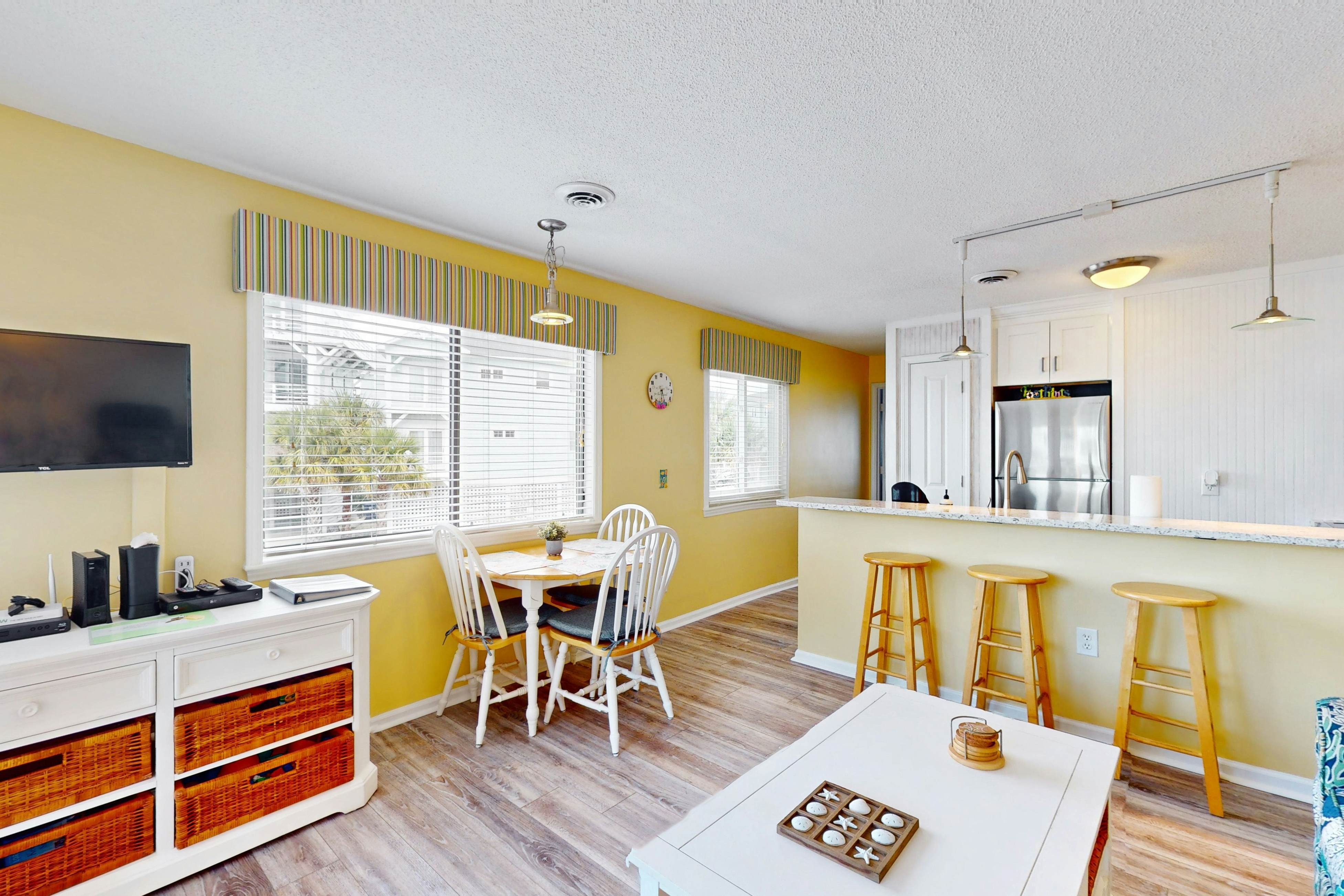 CB05 Cozy Carolina Beach Condo