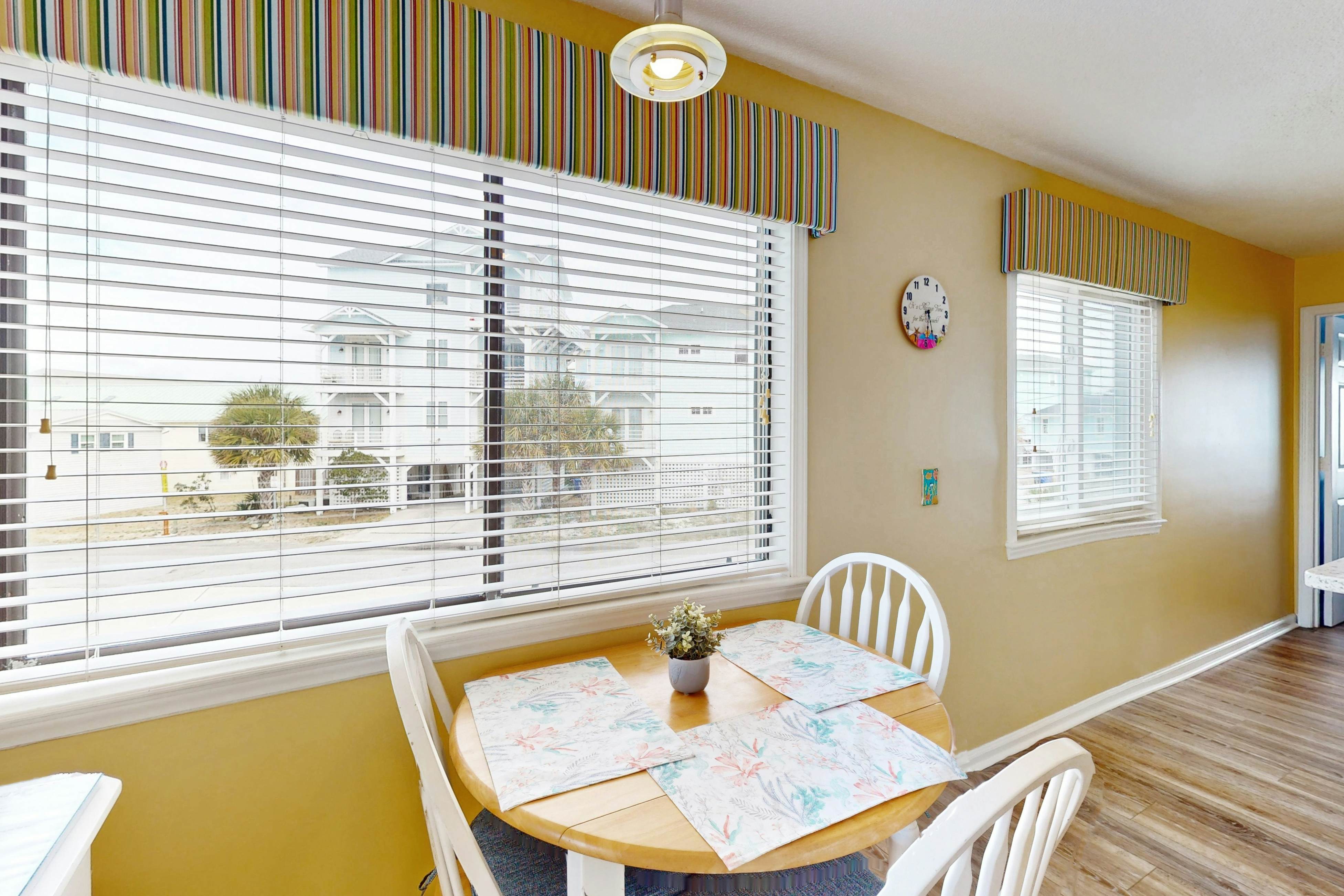 CB05 Cozy Carolina Beach Condo