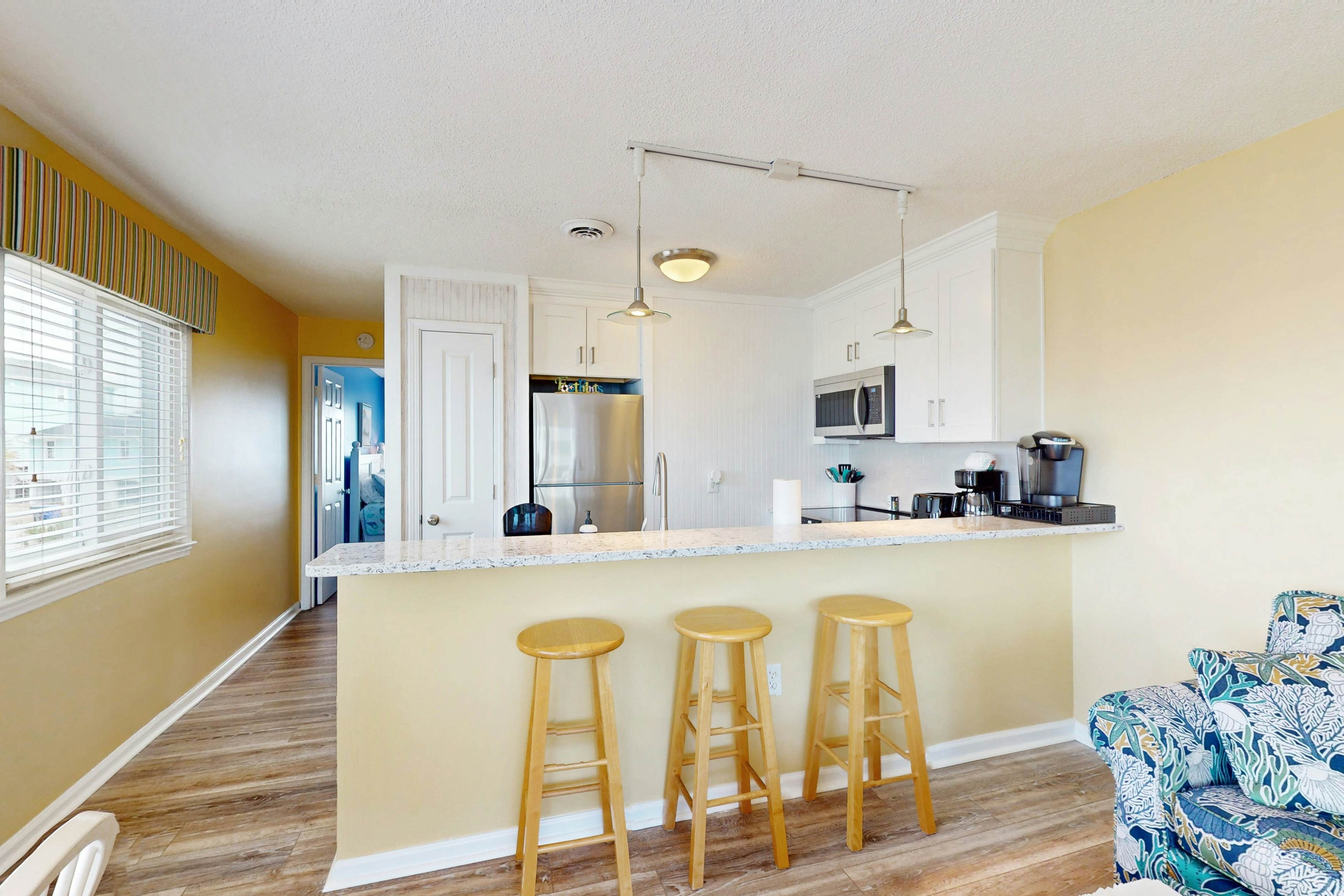 CB05 Cozy Carolina Beach Condo