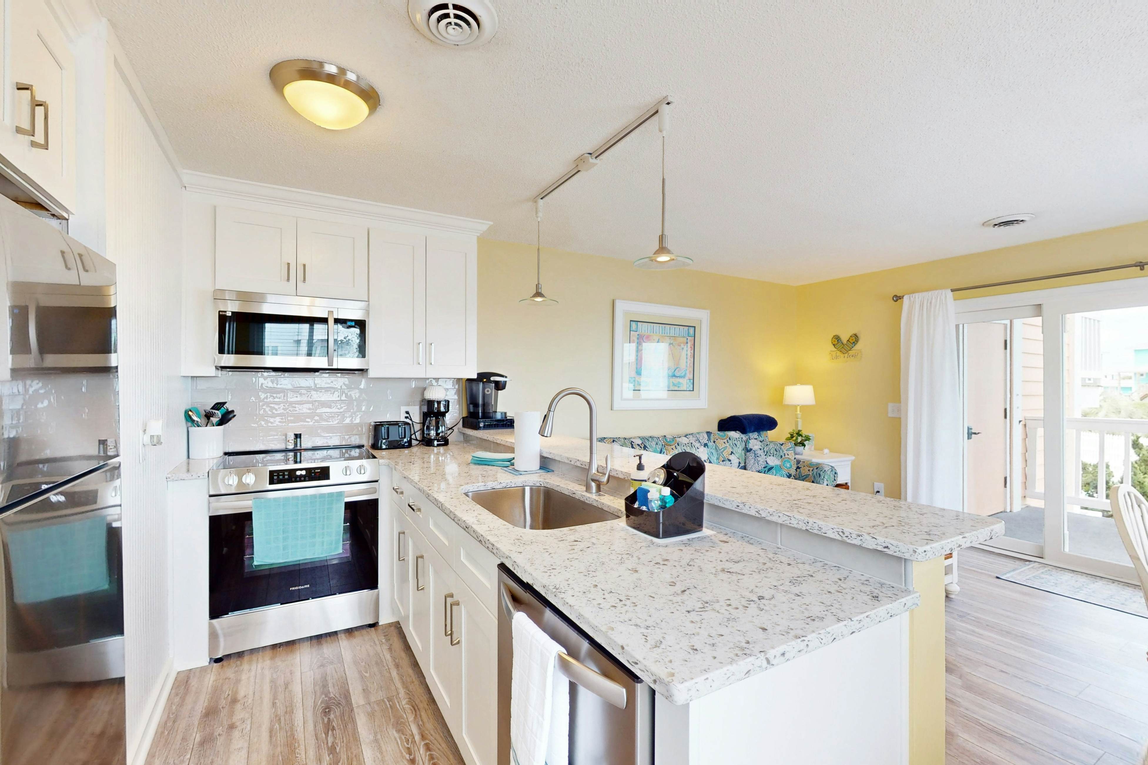 CB05 Cozy Carolina Beach Condo