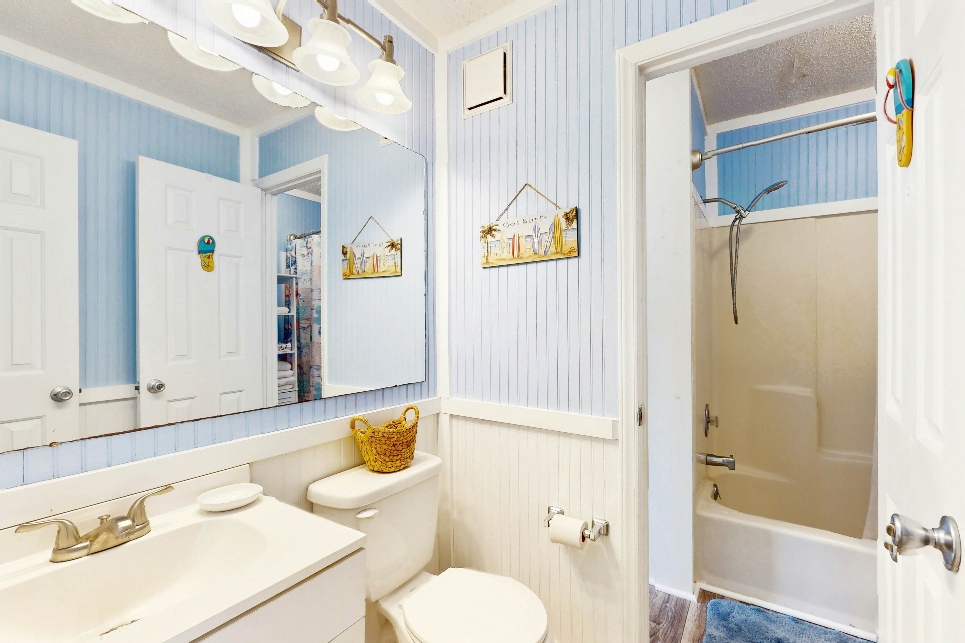 CB05 Cozy Carolina Beach Condo