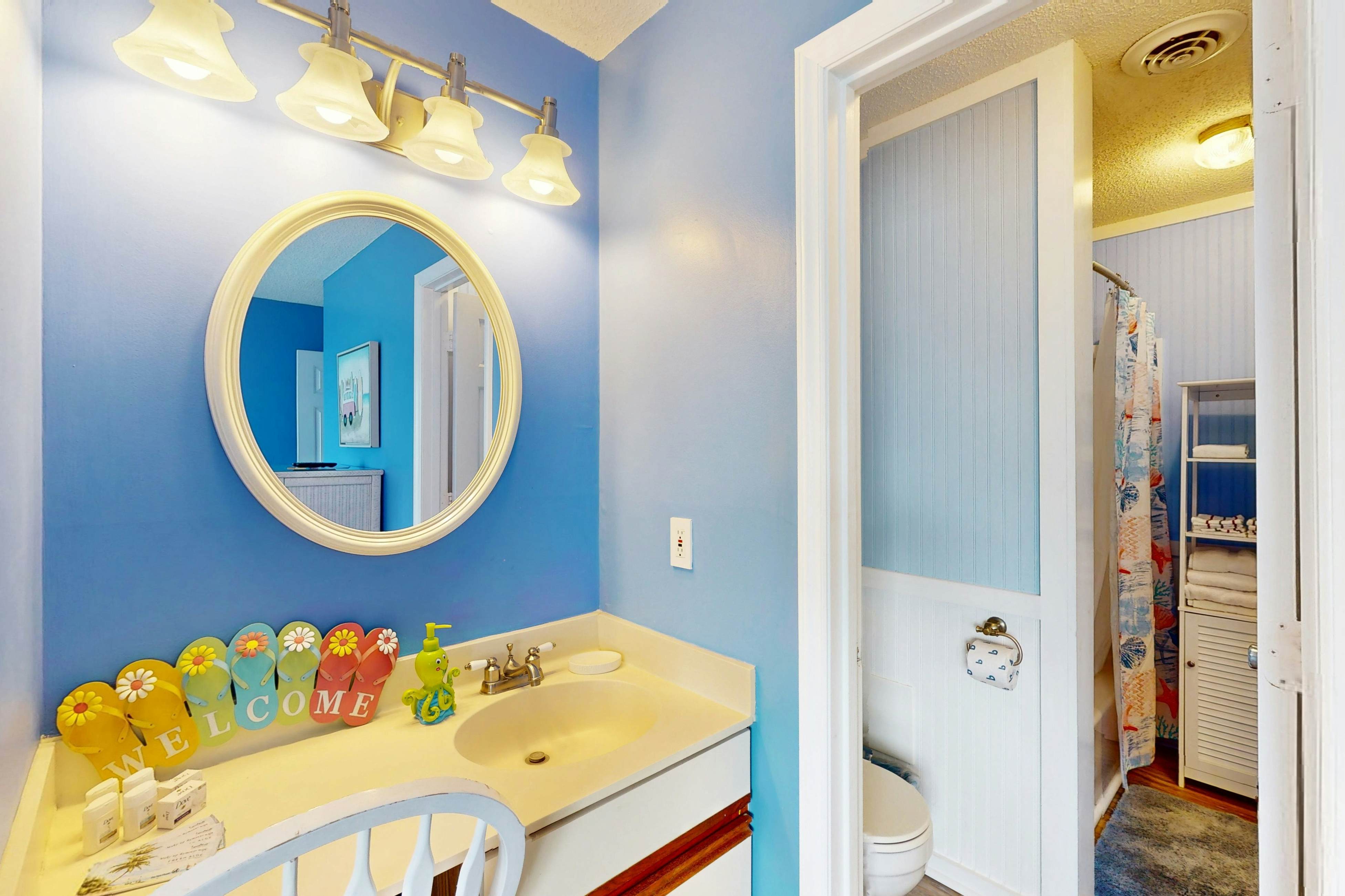 CB05 Cozy Carolina Beach Condo