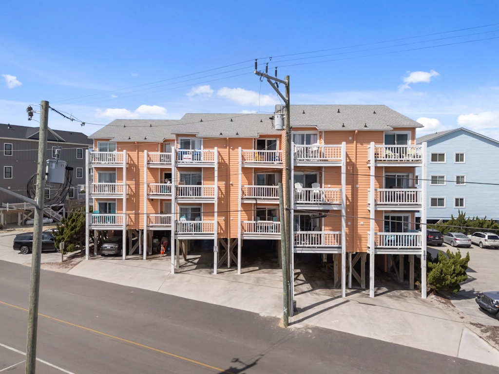 CB05 Cozy Carolina Beach Condo