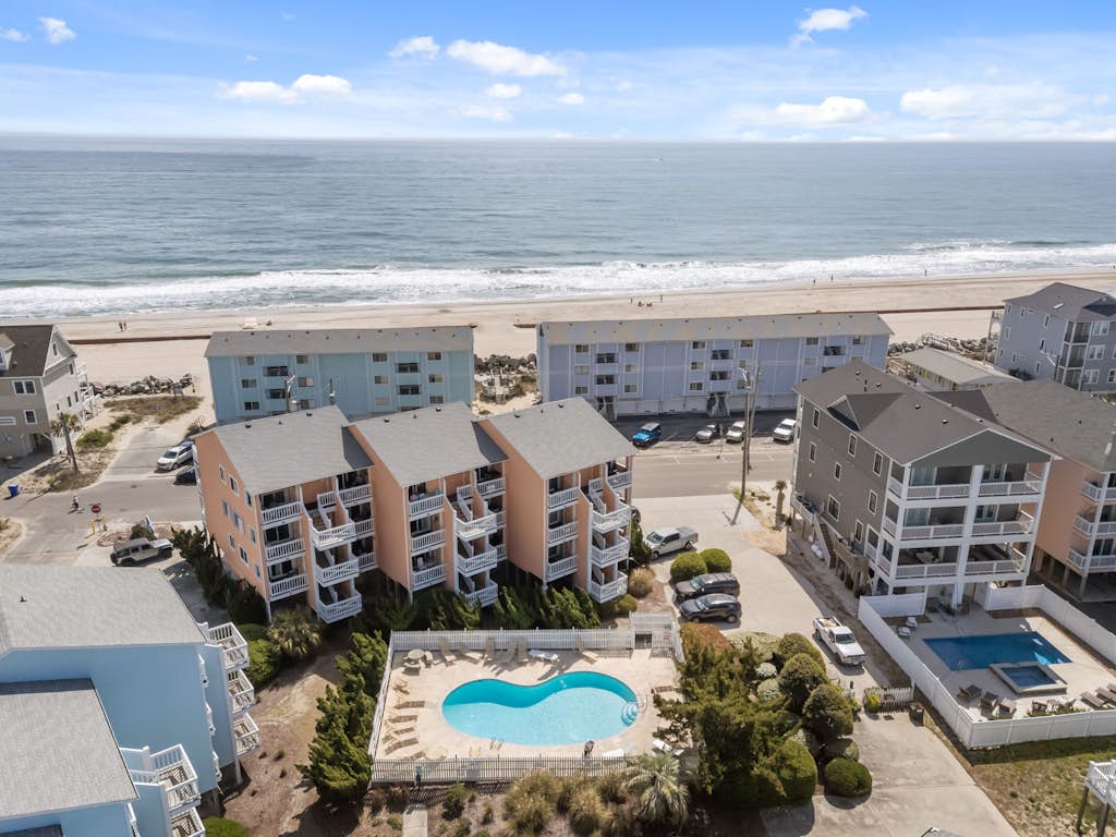 Cozy Carolina Condo | 2 Private Balconies & Pool | Short Walk to Beach