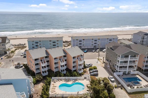 Cozy Carolina Condo | 2 Private Balconies & Pool | Short Walk to Beach