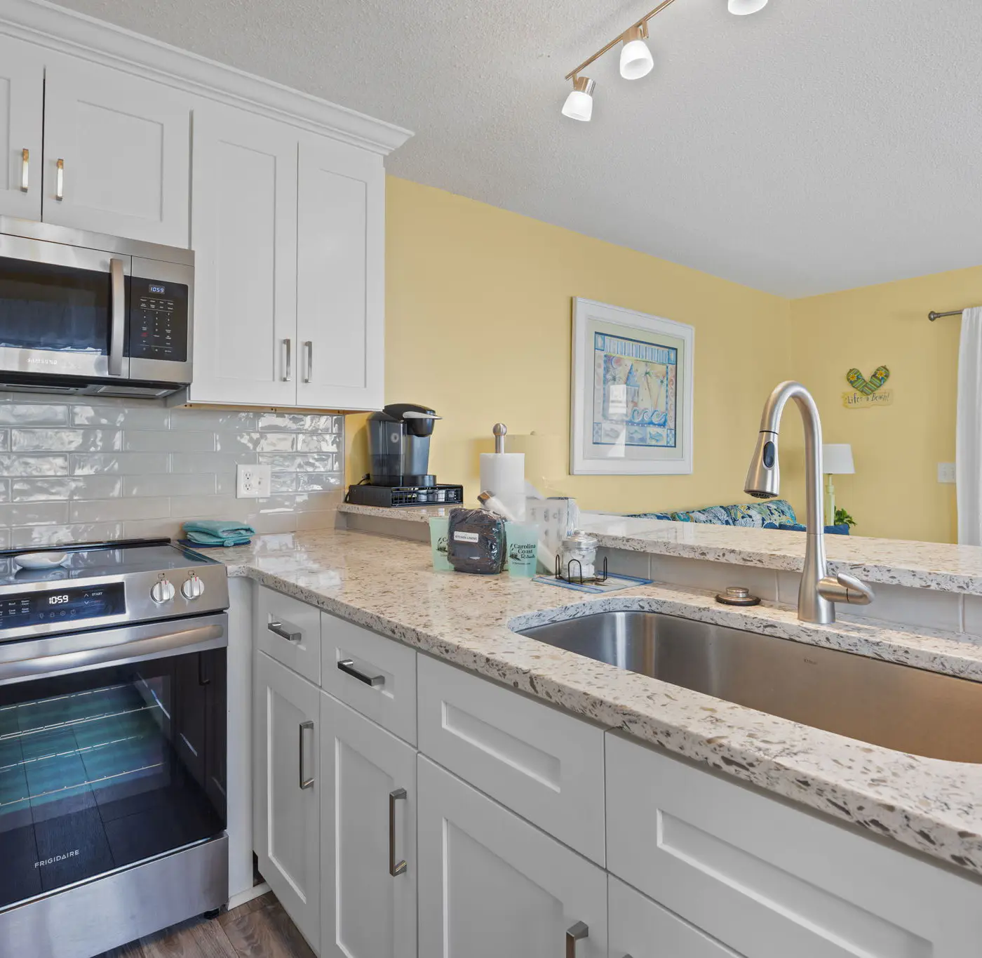 CB05 Cozy Carolina Beach Condo