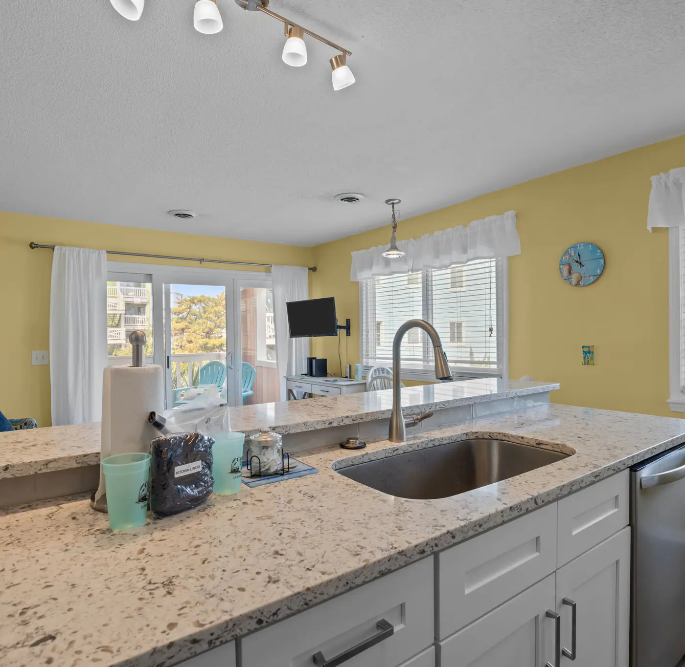 CB05 Cozy Carolina Beach Condo