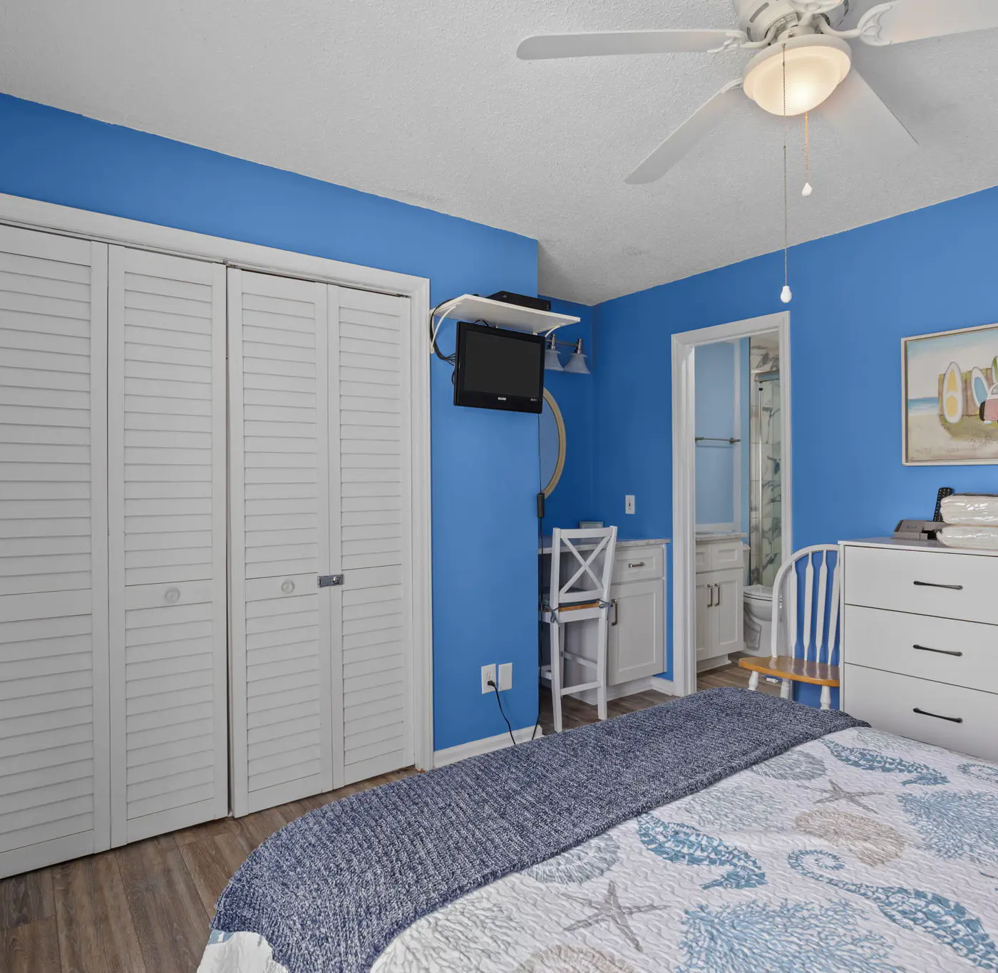 CB05 Cozy Carolina Beach Condo