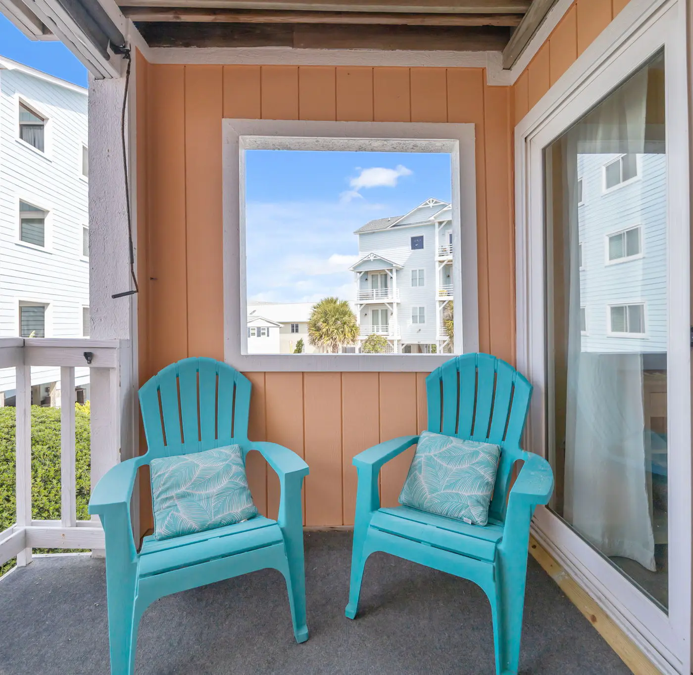 CB05 Cozy Carolina Beach Condo