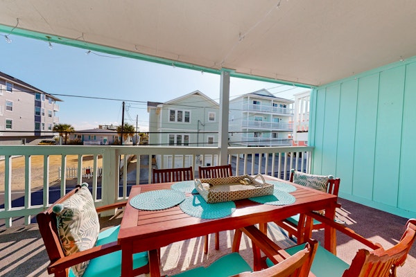 Dog-friendly condo near the beach with pool, covered balcony, streaming, & W/D