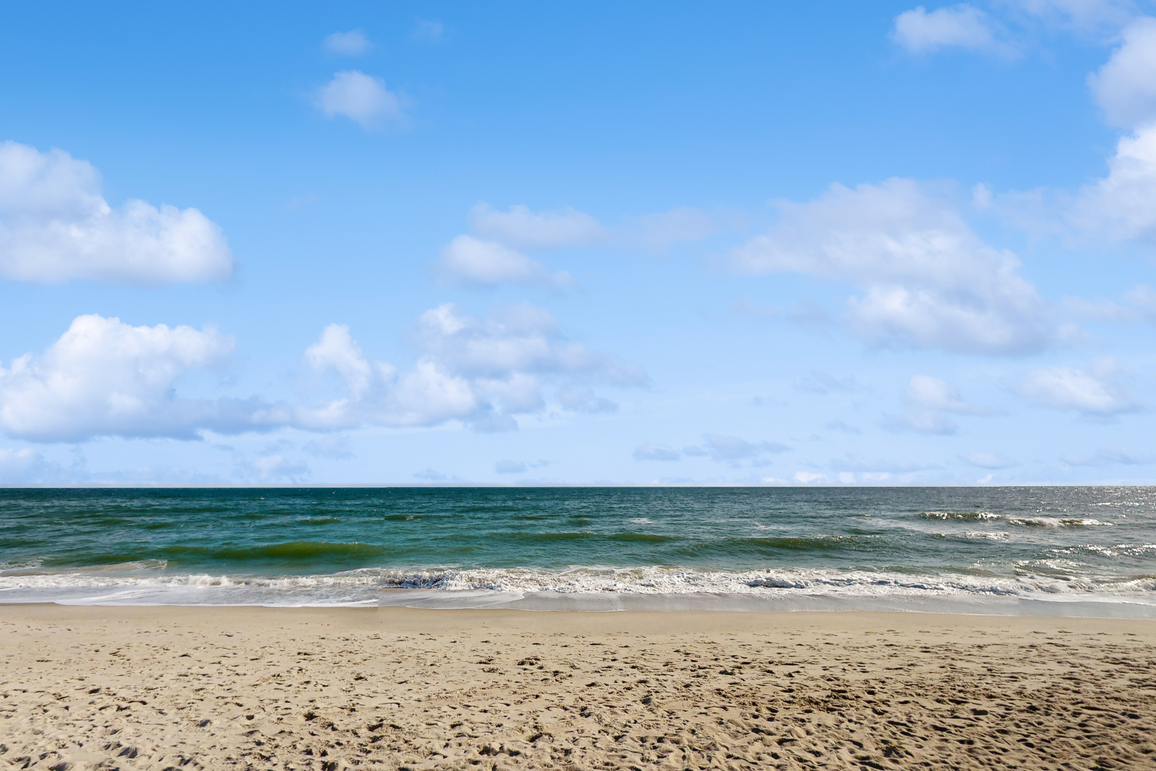 Oceanfront condo with furnished balcony, washer/dryer, & central AC