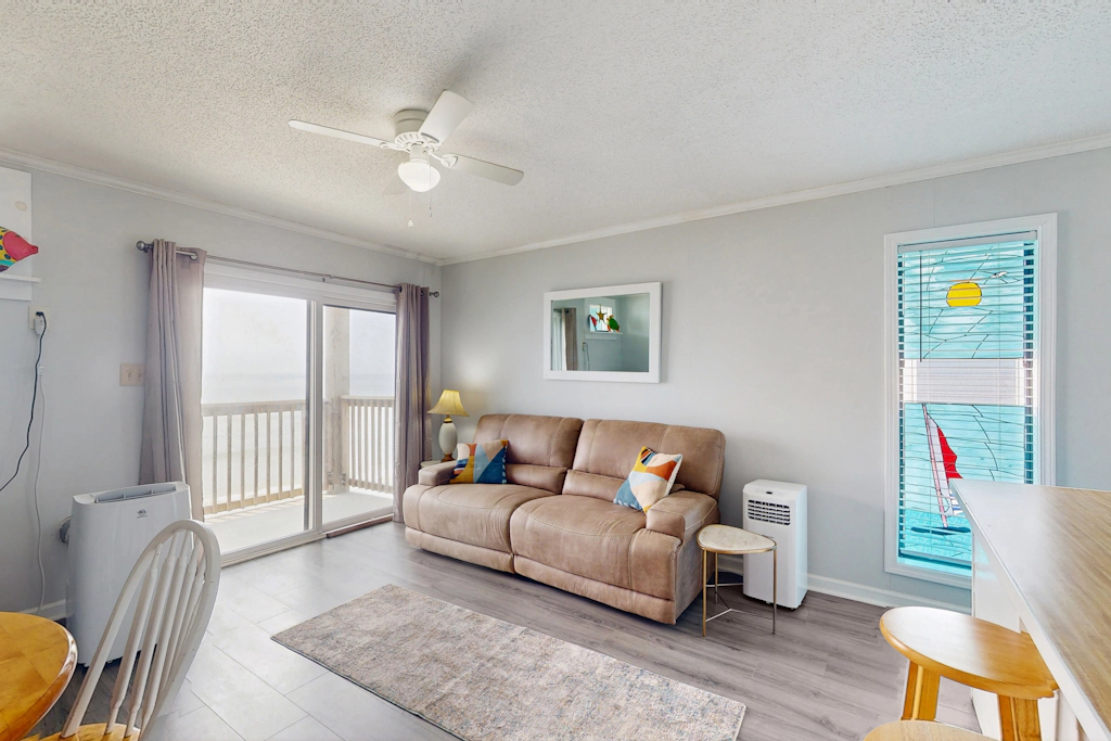 NTBTR329 Totally Topsail