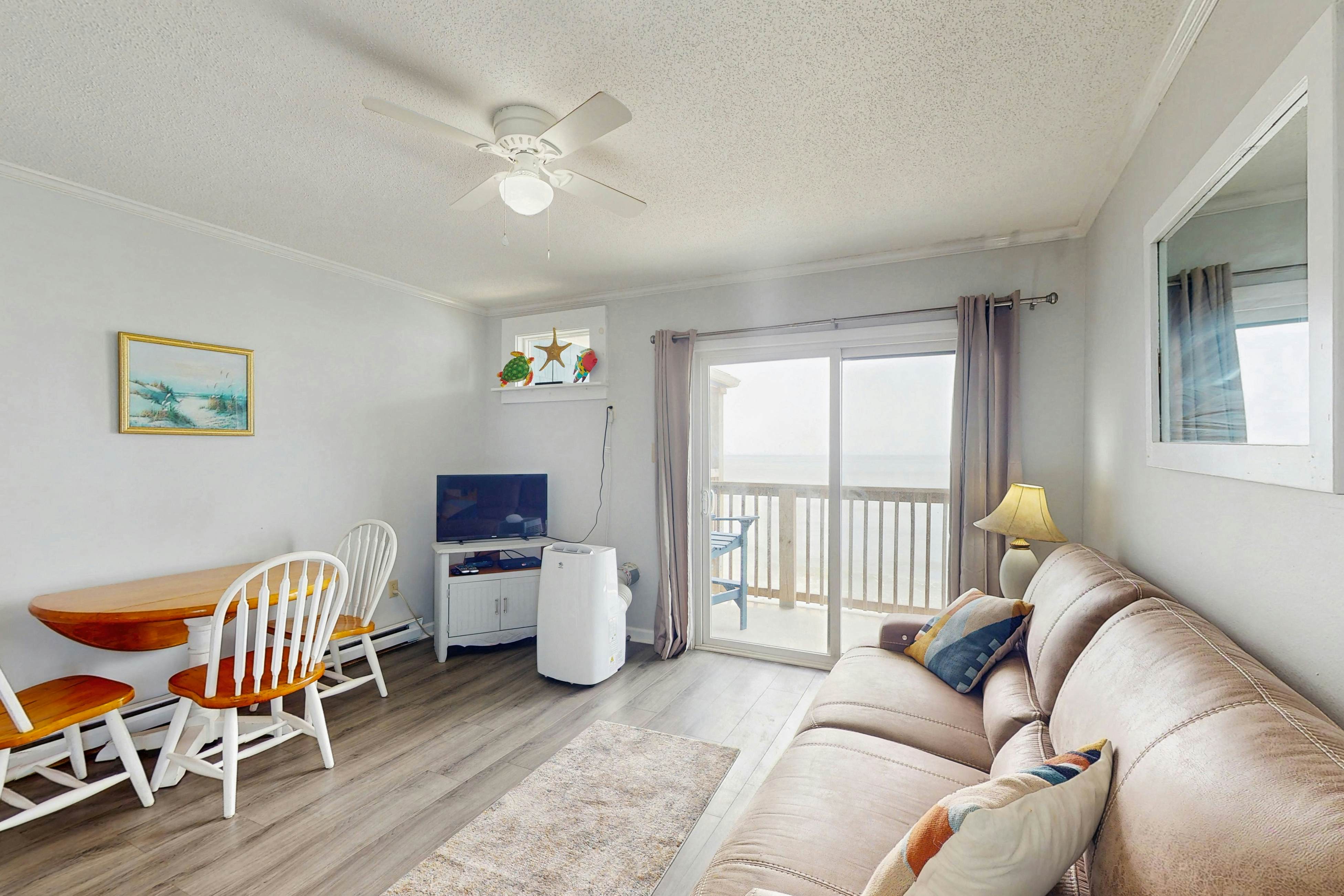 NTBTR329 Totally Topsail