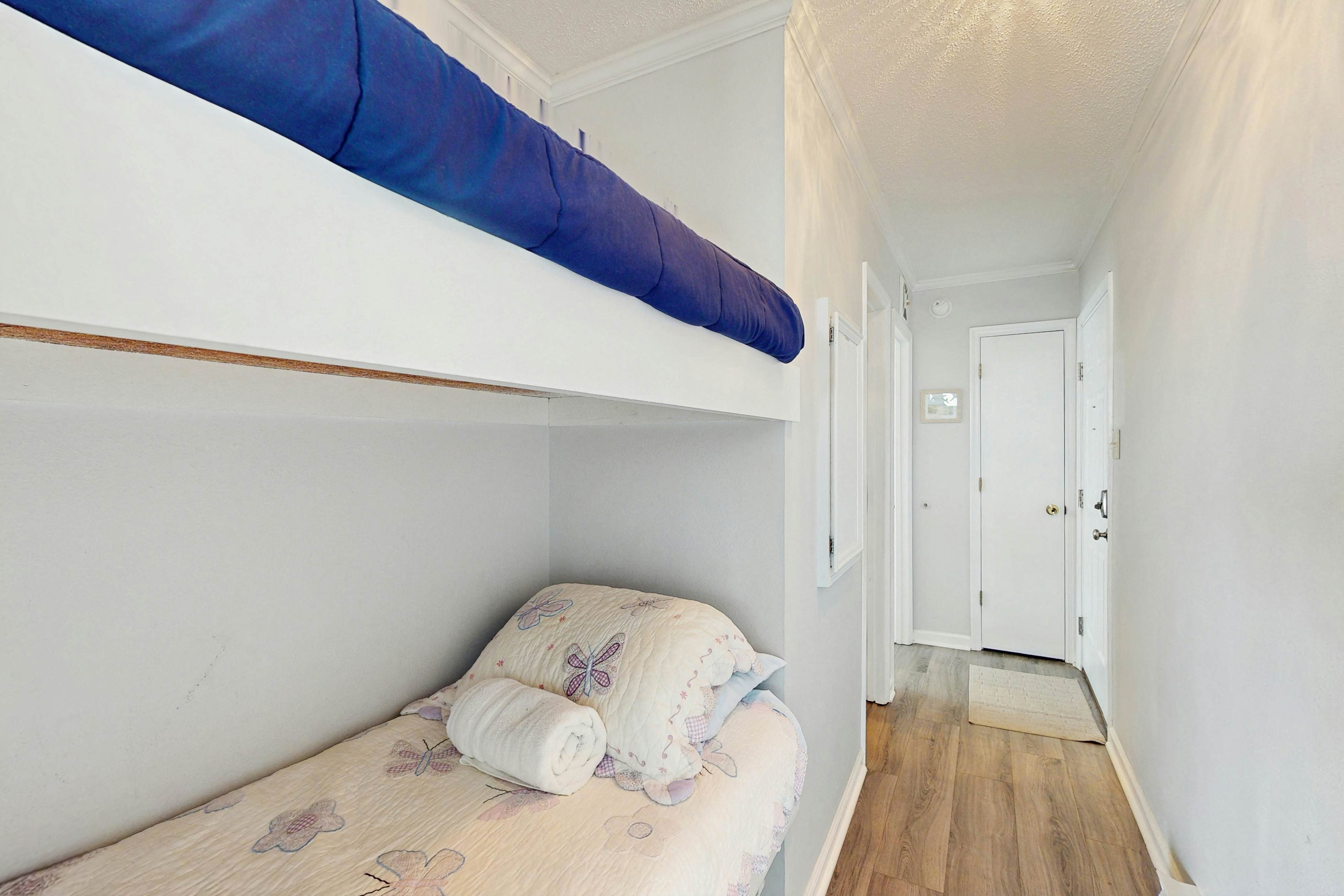 NTBTR329 Totally Topsail