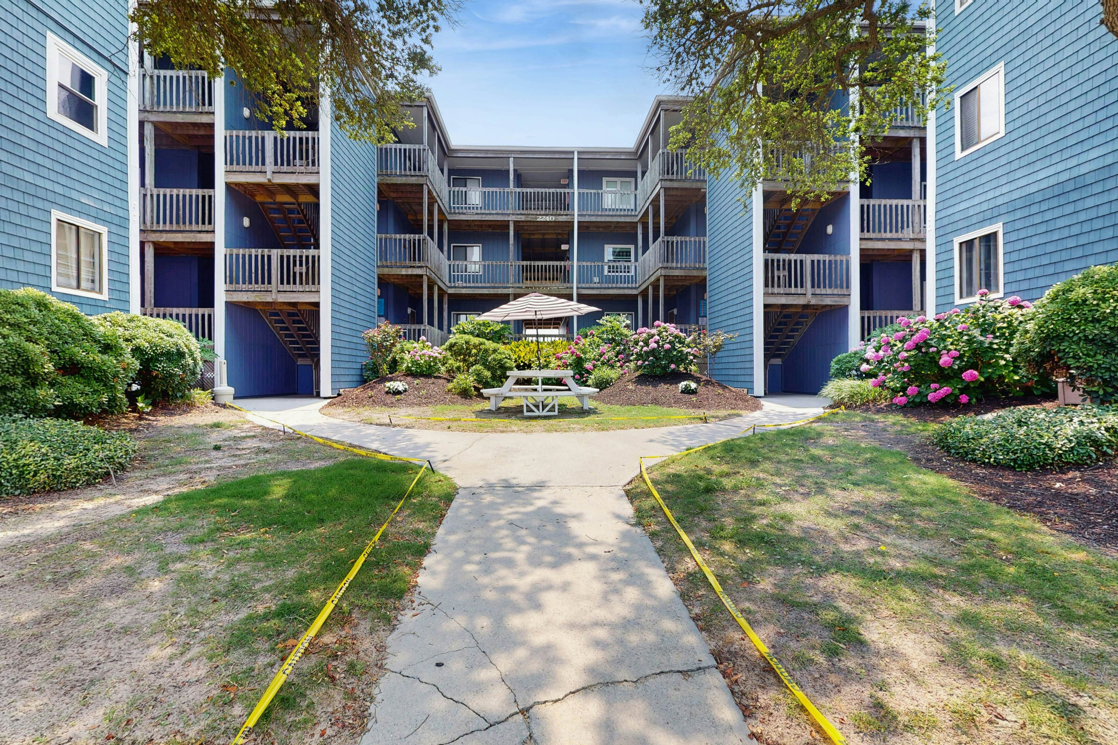 NTBTR329 Totally Topsail