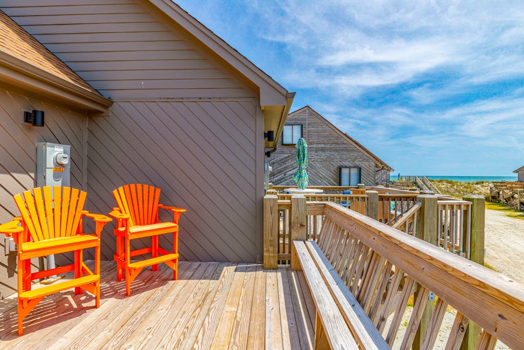 Beachfront villa with ocean views, central AC, WiFi & washer/dryer