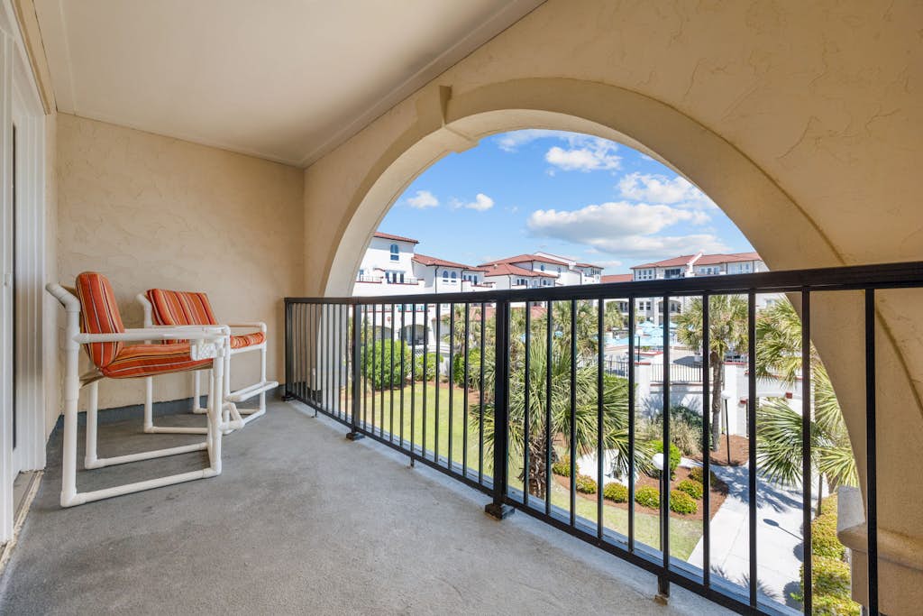 Ocean view condo with a pool, hot tub, tennis, washer/dryer & central AC