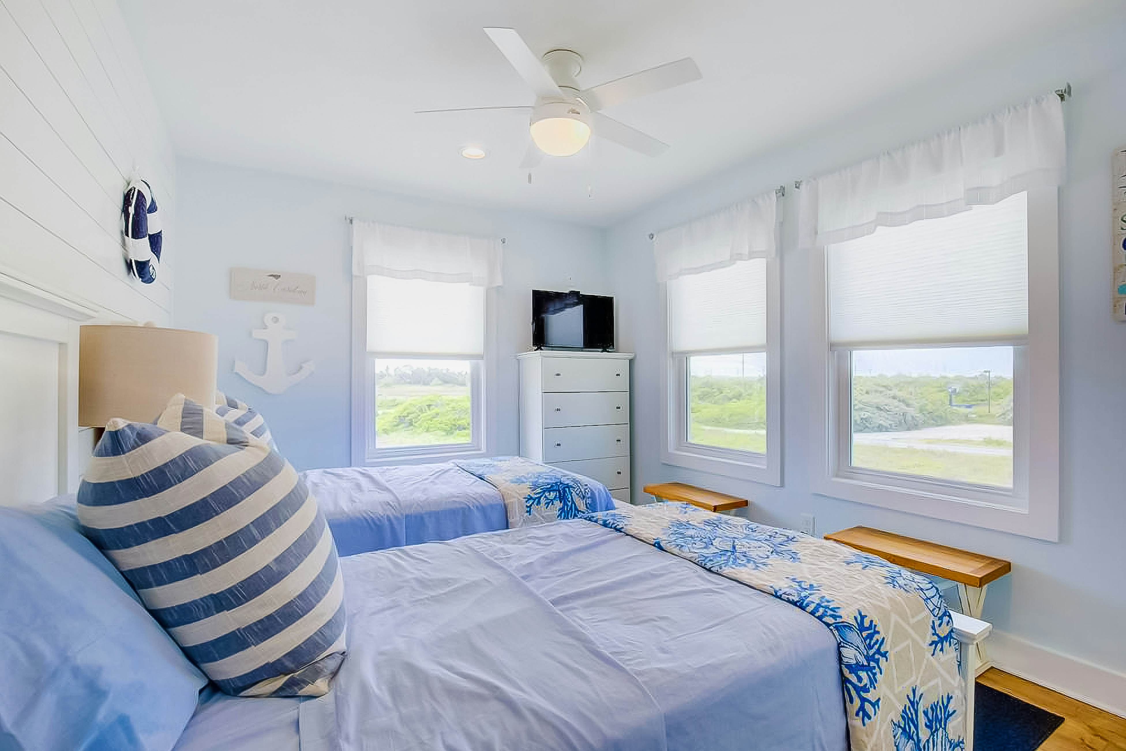 NTBHC618 Sea Horse By the Sea