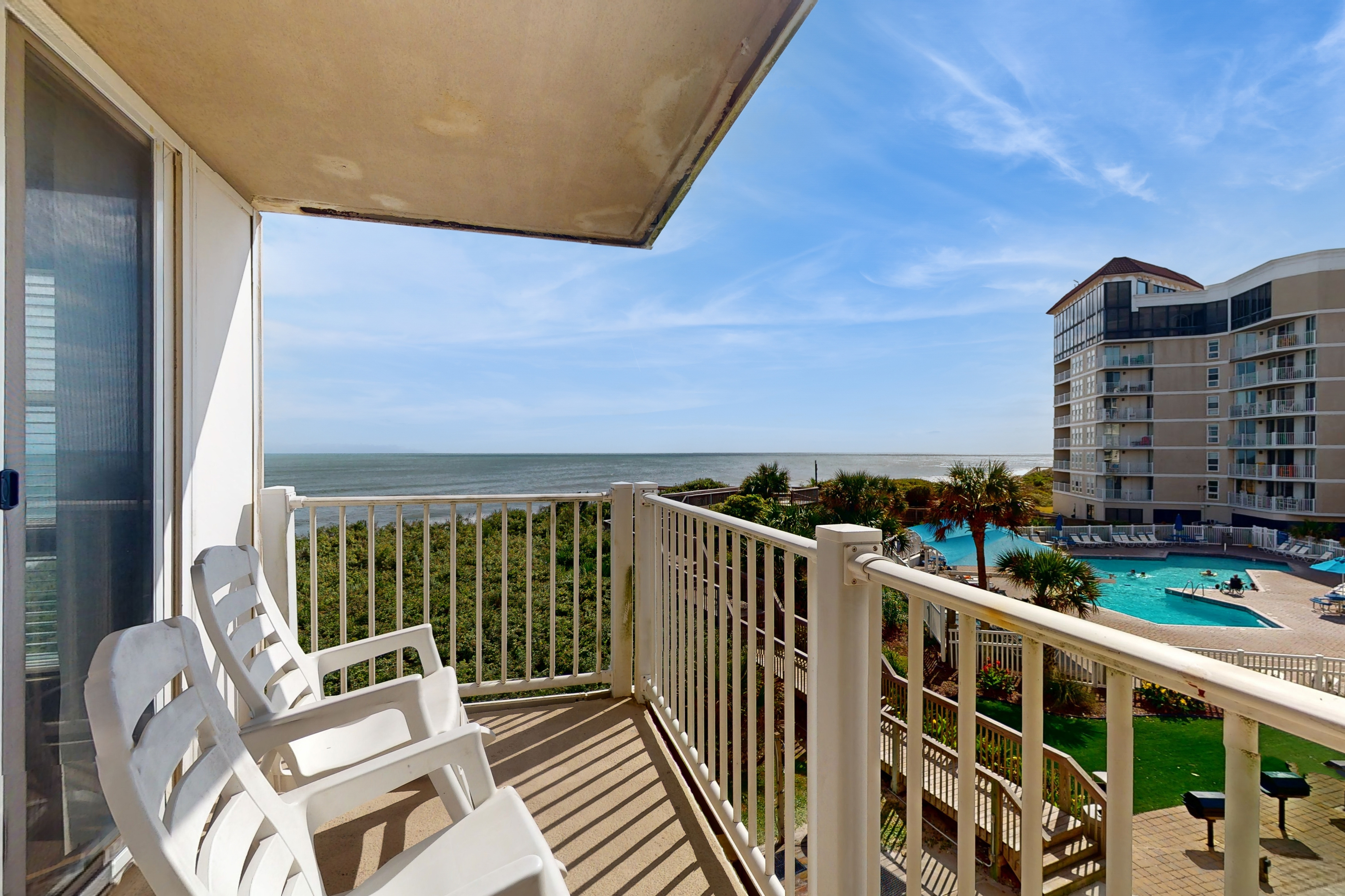 Beachfront condo with panoramic ocean views, pool, game room, sauna & gym