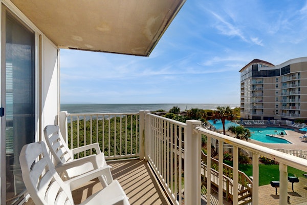 Beachfront condo with panoramic ocean views, pool, game room, sauna & gym