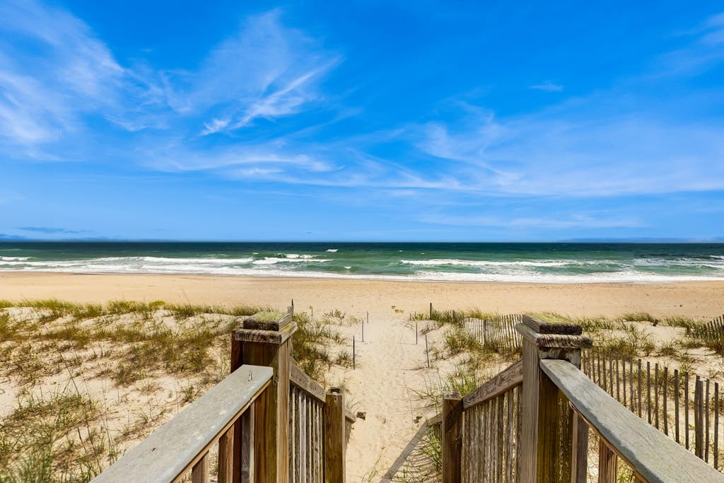 Island Girl: Oceanfront home with beach access, pool, game room
