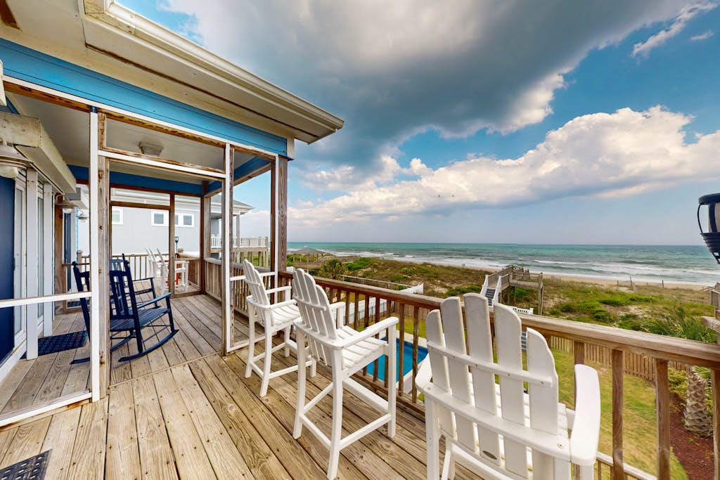 Island Girl: Oceanfront home with beach access, pool, game room