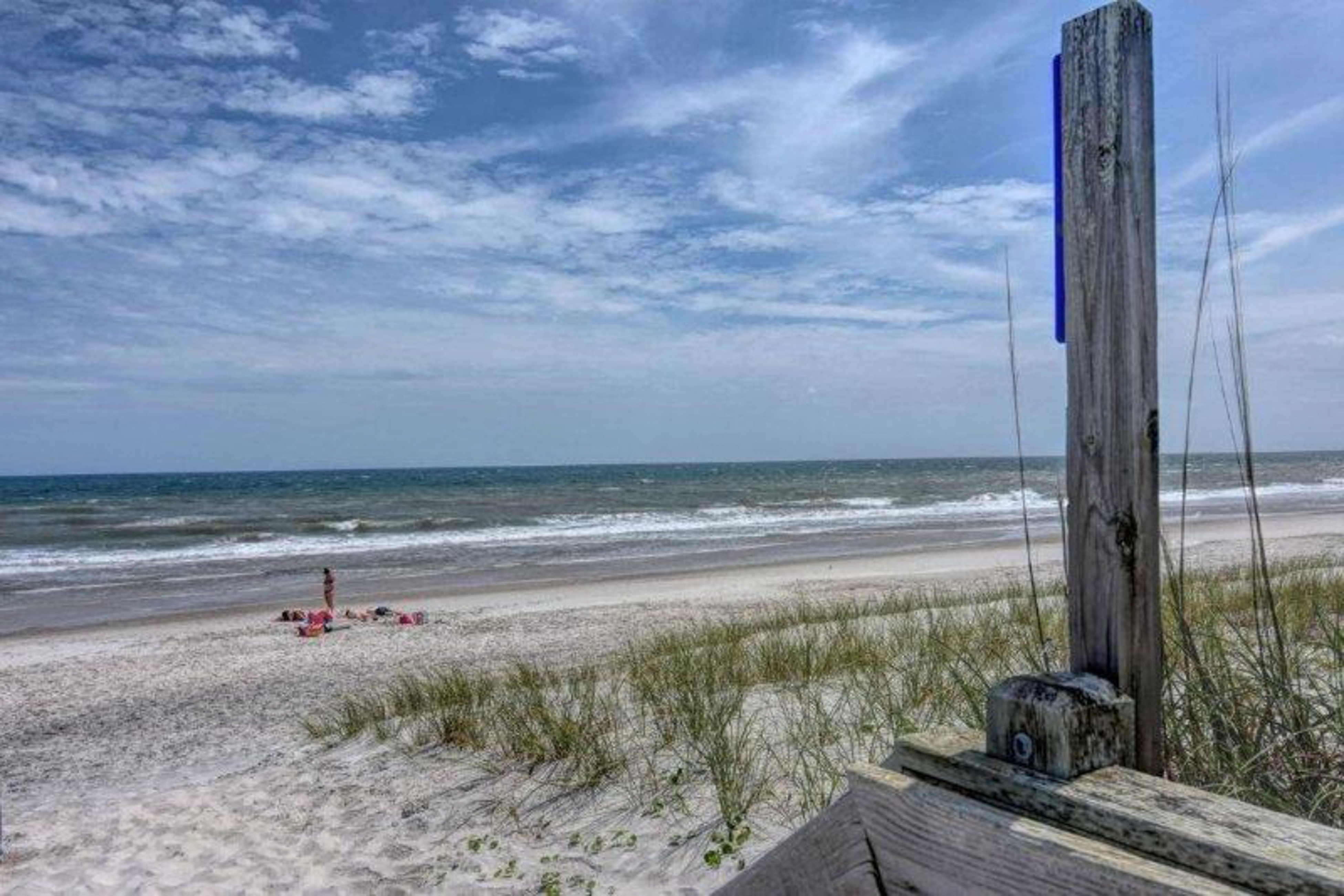 Ocean & beach-view home with large deck, private washer/dryer, AC, beach access