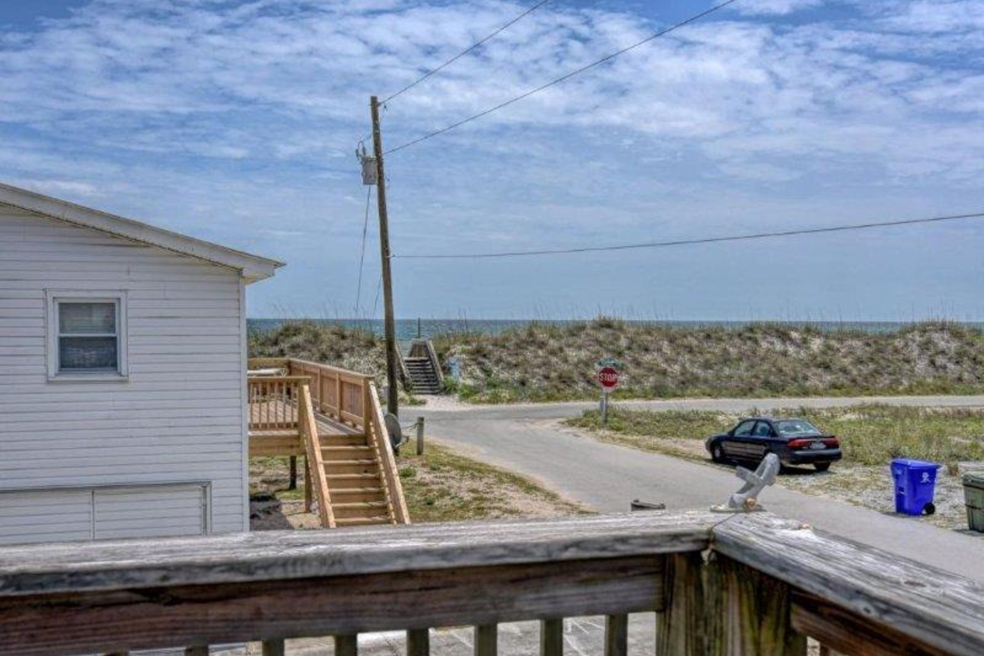 Ocean & beach-view home with large deck, private washer/dryer, AC, beach access