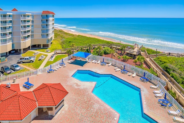 Beachfront condo with ocean views, balcony, on-site pool, gym, sauna & AC