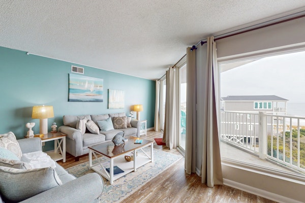 Beachfront condo with ocean views, balcony, on-site pool, gym, sauna & AC