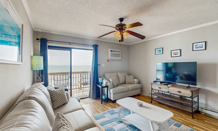 Oceanfront Topsail Reef condo with fast AC & WiFi - beach access & tennis