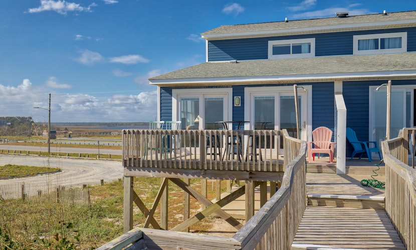 Ocean-view townhome - beach access, central AC, W/D, ocean views - dog-friendly