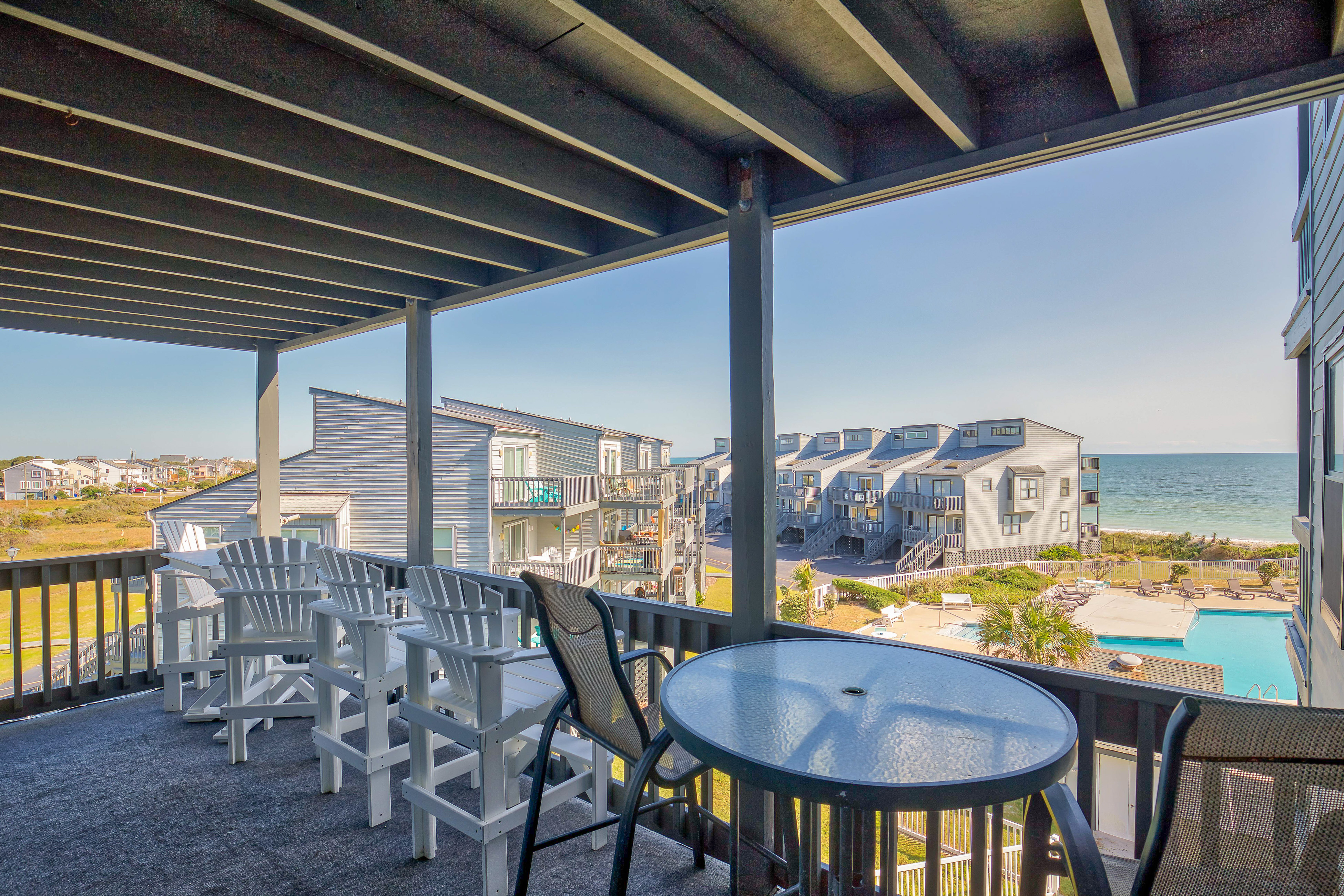 Oceanfront condo with elevator, private beach, ocean view, community pool, grill