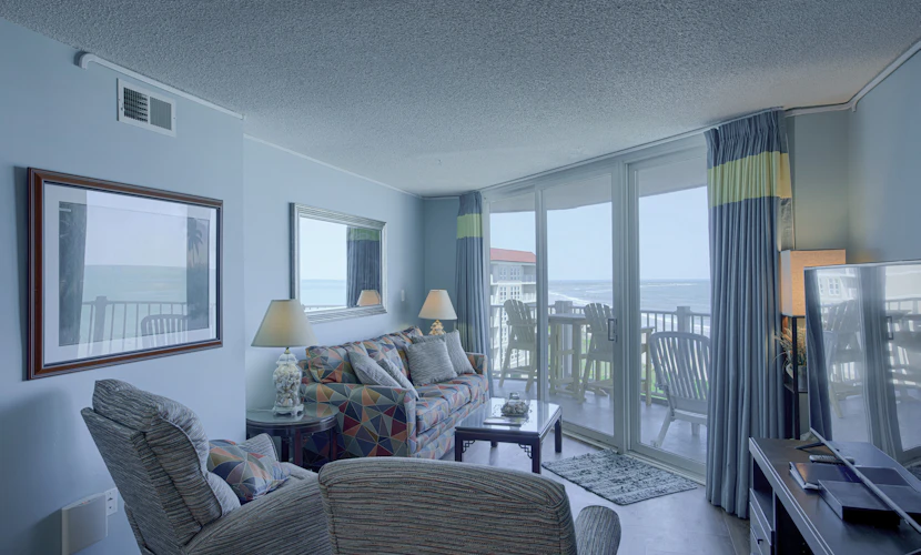 Waterfront beach condo with great ocean & pool views, fast WiFi & gym