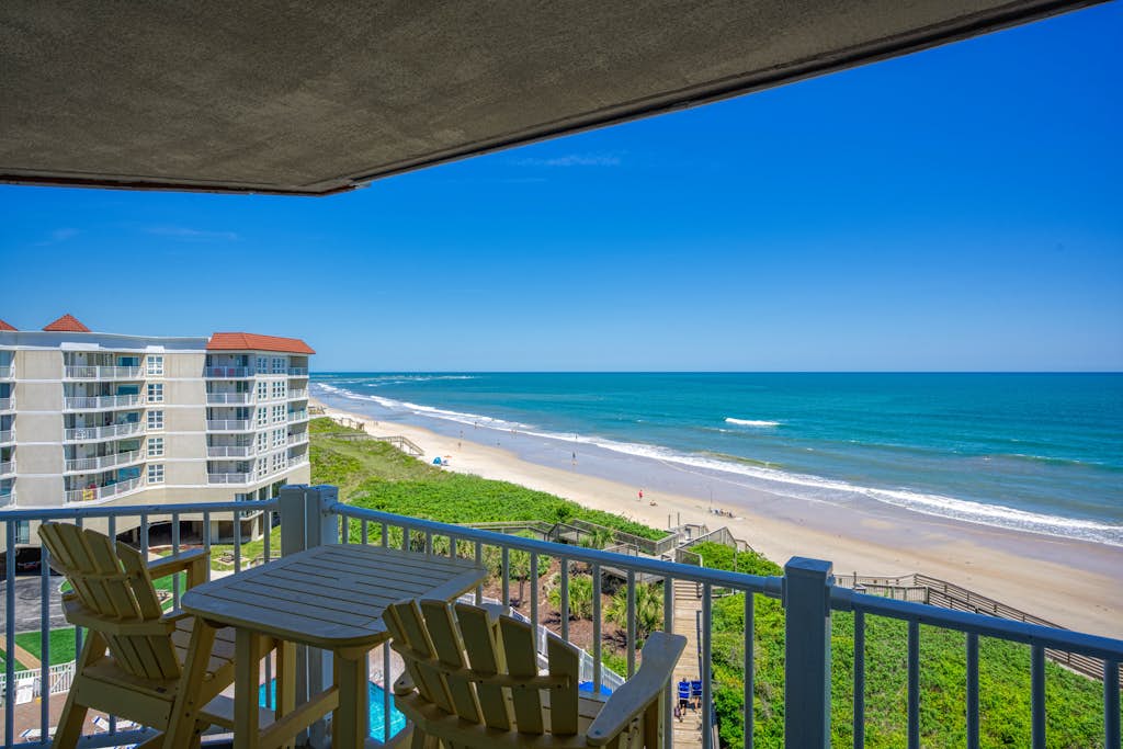 Waterfront beach condo with great ocean & pool views, fast WiFi & gym