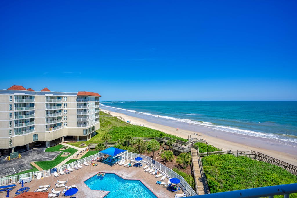 Waterfront beach condo with great ocean & pool views, fast WiFi & gym