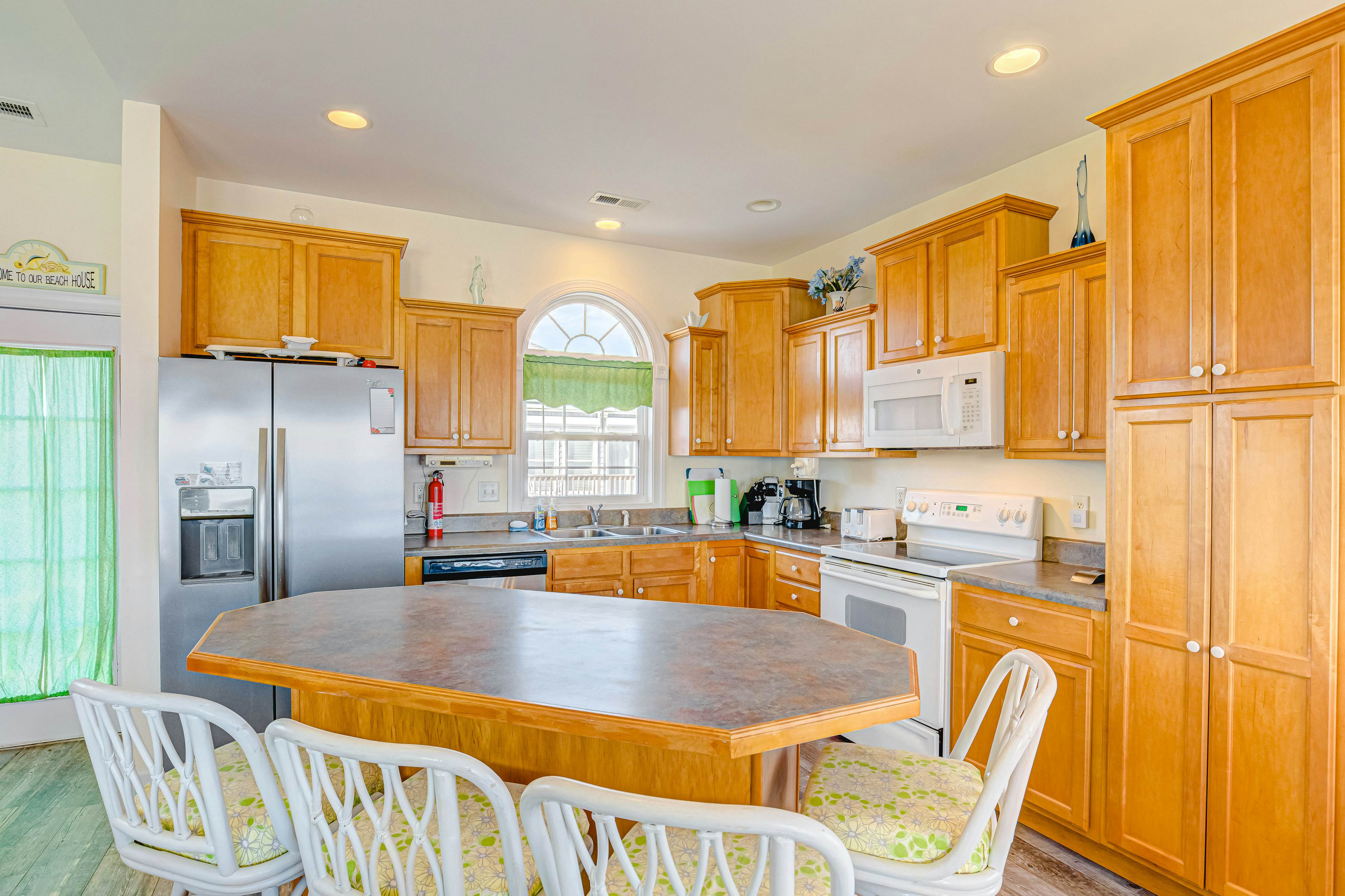 NTB4414 Dolphin Lookout