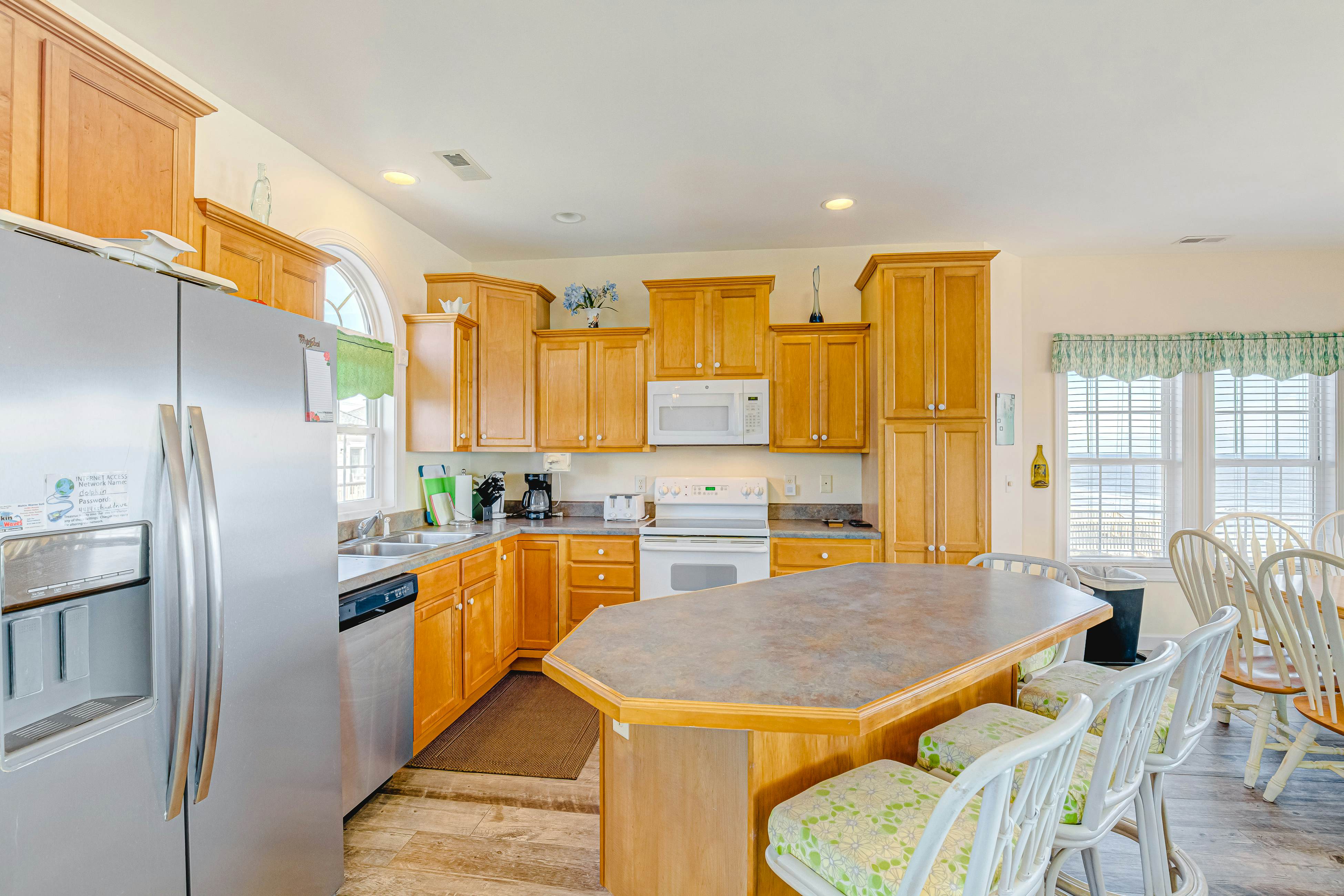 NTB4414 Dolphin Lookout