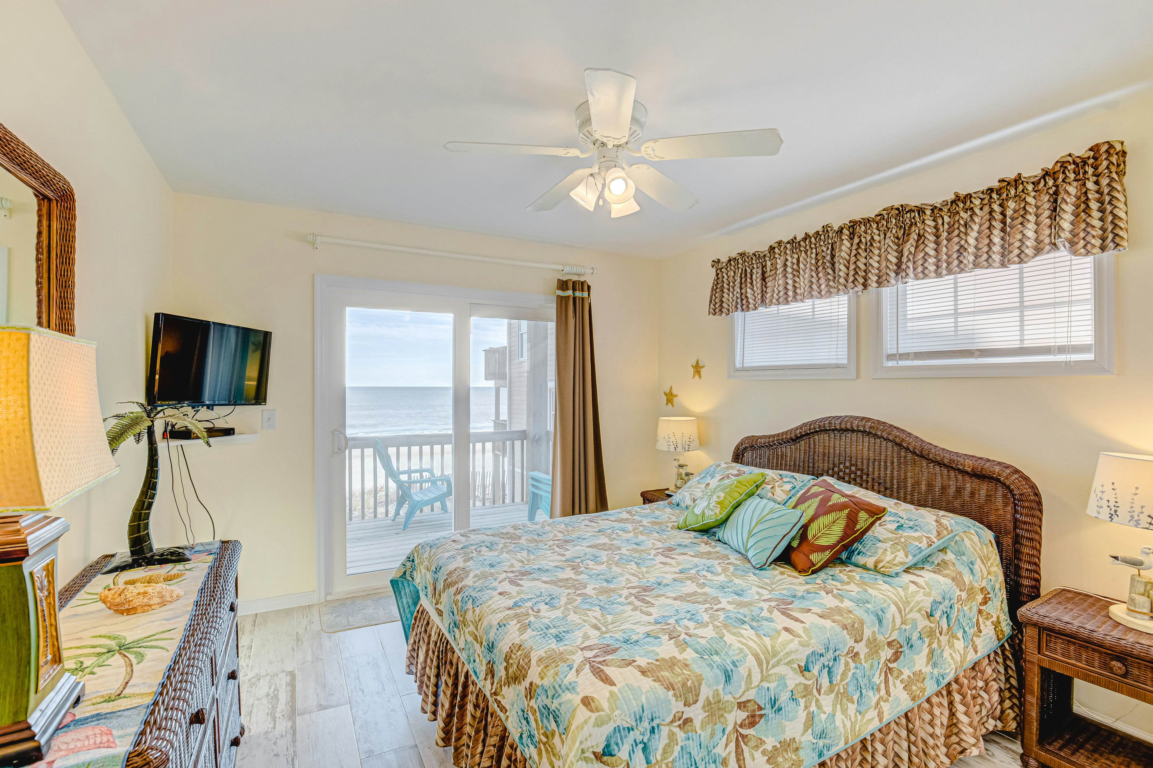 NTB4414 Dolphin Lookout