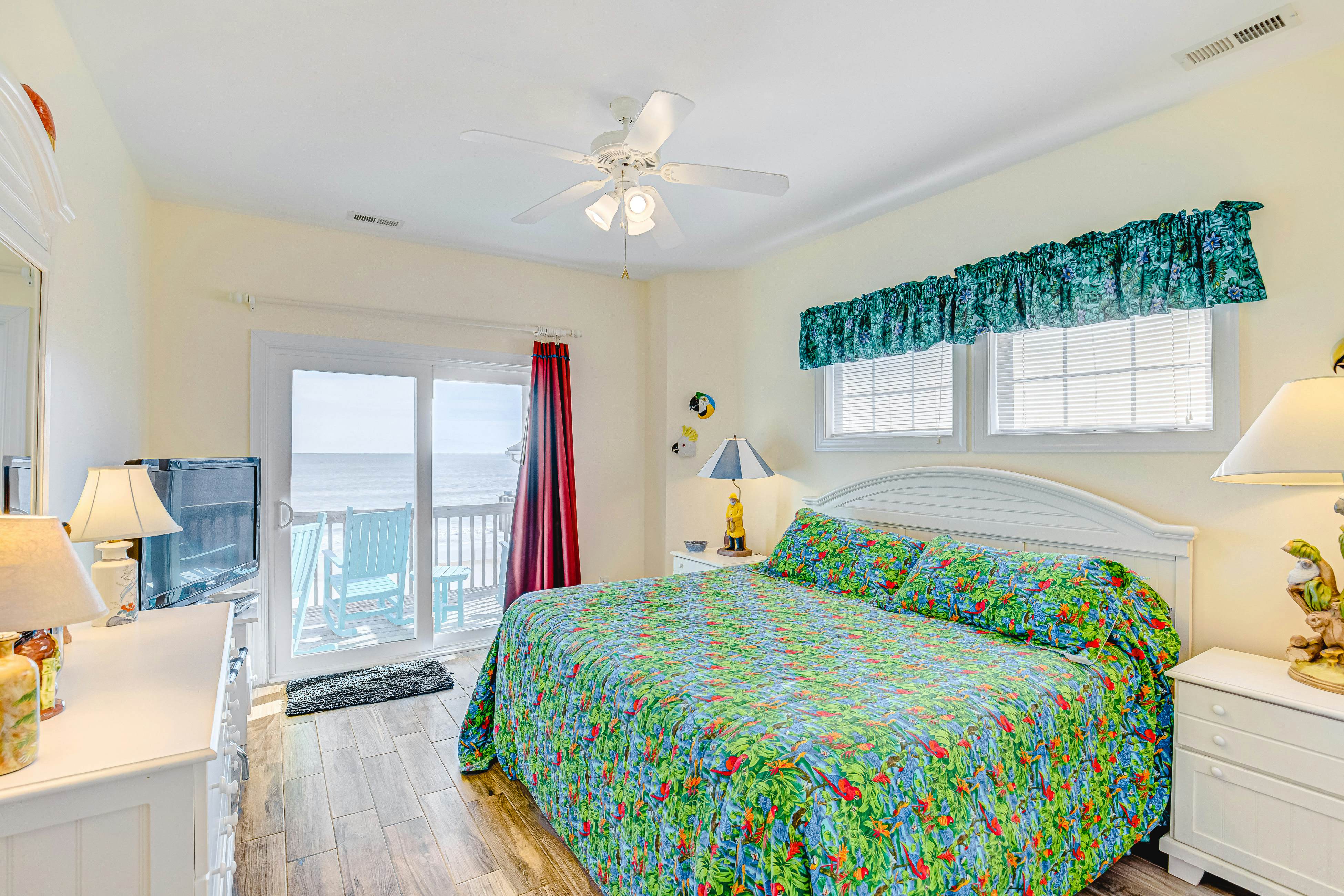 NTB4414 Dolphin Lookout